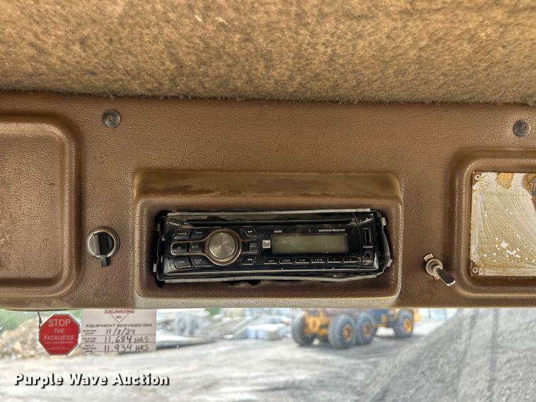 image for item FC5373 1993 Caterpillar D250D articulated haul truck