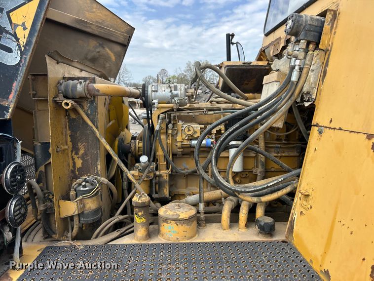 image for item FC5373 1993 Caterpillar D250D articulated haul truck