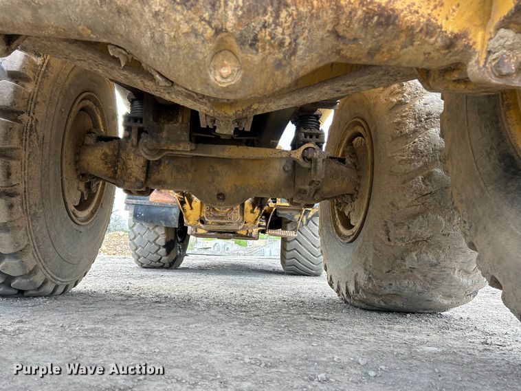 image for item FC5373 1993 Caterpillar D250D articulated haul truck