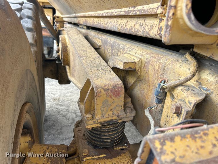 image for item FC5373 1993 Caterpillar D250D articulated haul truck