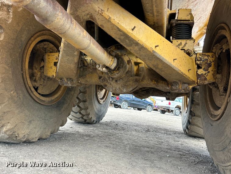 image for item FC5373 1993 Caterpillar D250D articulated haul truck