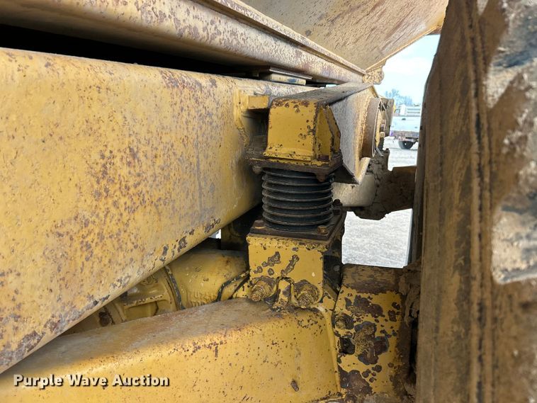 image for item FC5373 1993 Caterpillar D250D articulated haul truck