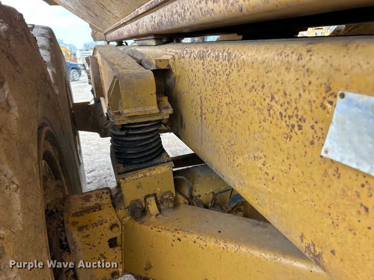 image for item FC5373 1993 Caterpillar D250D articulated haul truck