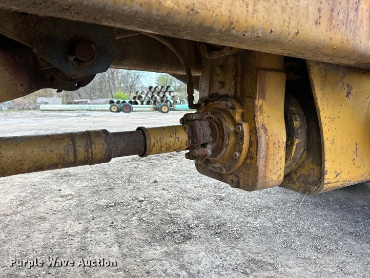 image for item FC5373 1993 Caterpillar D250D articulated haul truck