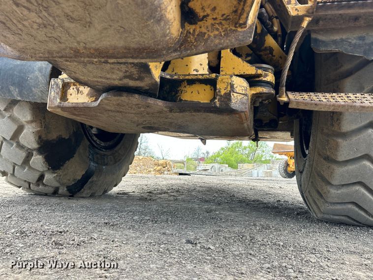 image for item FC5373 1993 Caterpillar D250D articulated haul truck