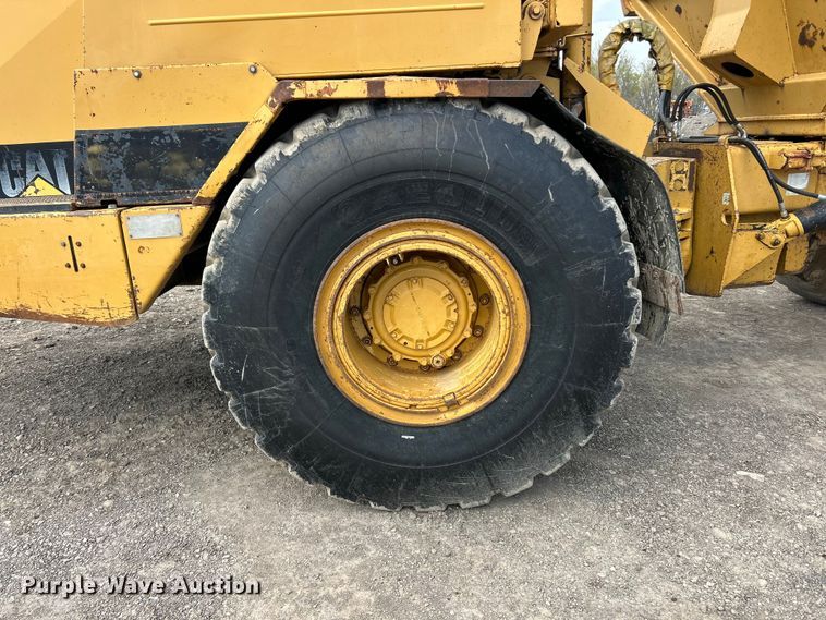 image for item FC5373 1993 Caterpillar D250D articulated haul truck