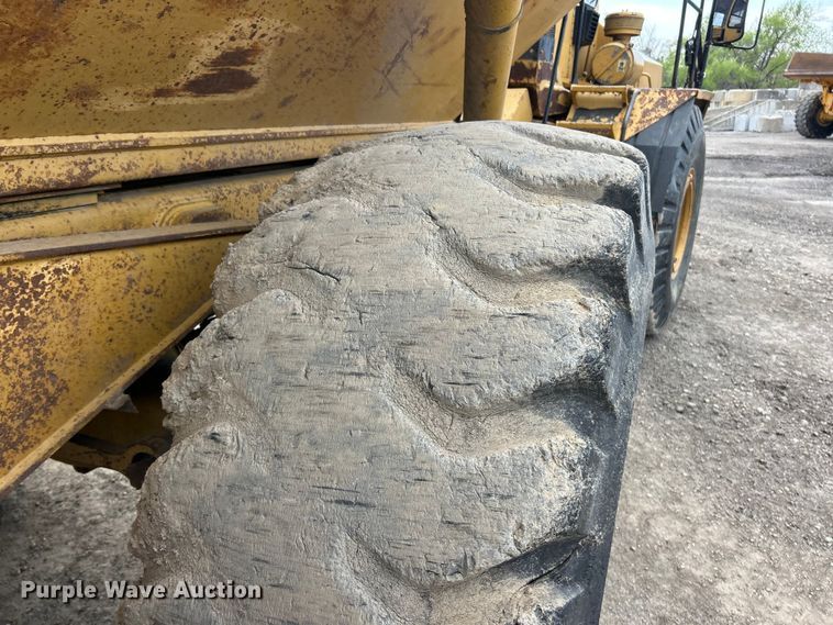 image for item FC5373 1993 Caterpillar D250D articulated haul truck