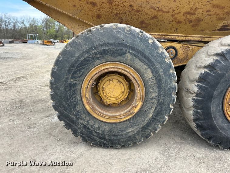 image for item FC5373 1993 Caterpillar D250D articulated haul truck