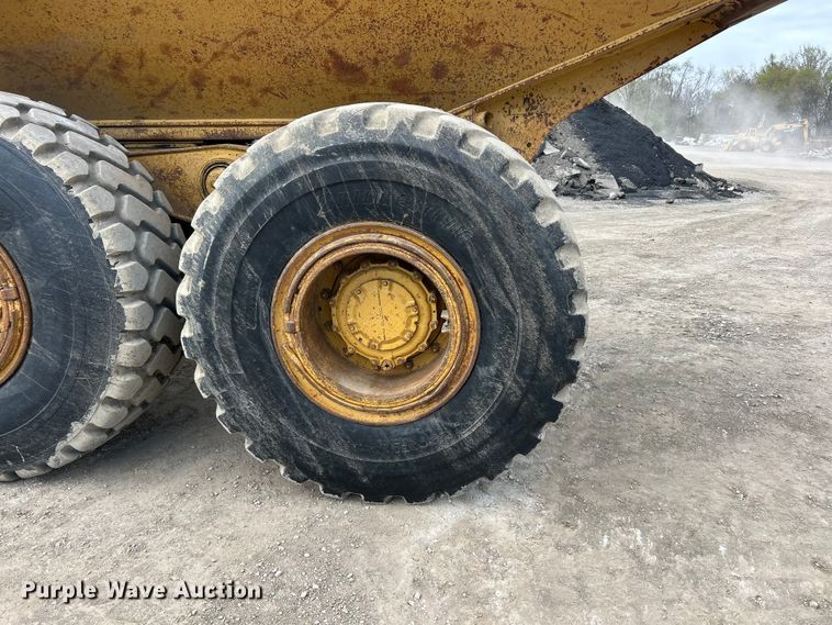 image for item FC5373 1993 Caterpillar D250D articulated haul truck