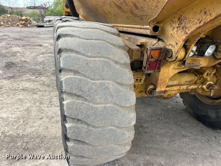 image for item FC5373 1993 Caterpillar D250D articulated haul truck