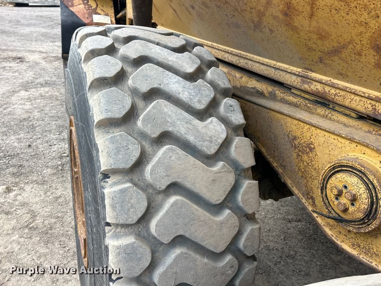 image for item FC5373 1993 Caterpillar D250D articulated haul truck