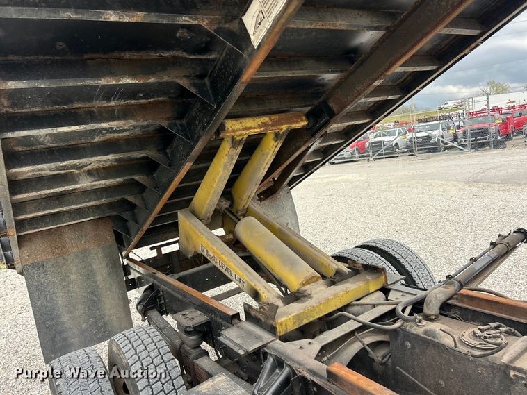 image for item FC5408 2005 Chevrolet C5500 dump truck