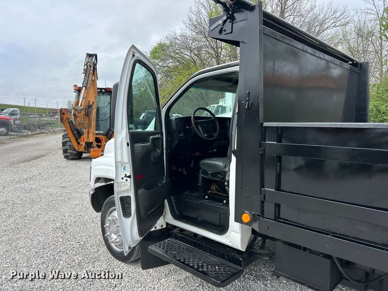image for item FC5408 2005 Chevrolet C5500 dump truck