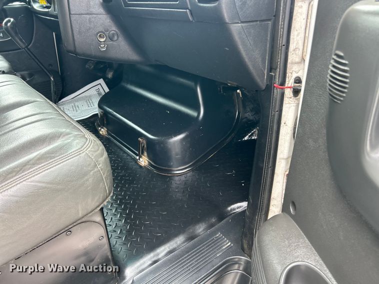 image for item FC5408 2005 Chevrolet C5500 dump truck