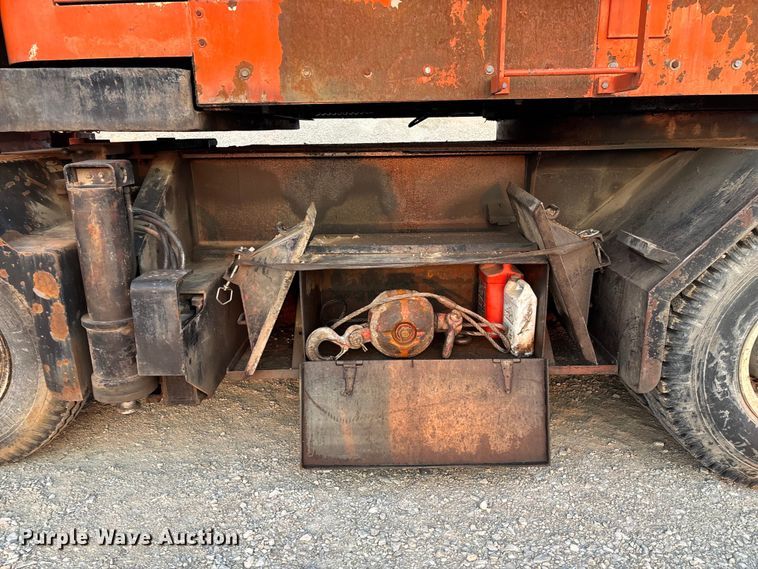 image for item FC5544 1975 FMC 75T-080 convertible