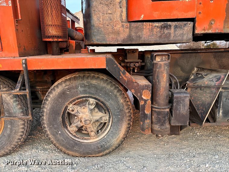 image for item FC5544 1975 FMC 75T-080 convertible