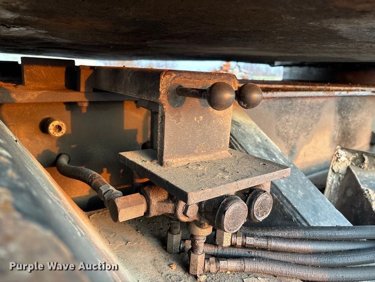 image for item FC5544 1975 FMC 75T-080 convertible