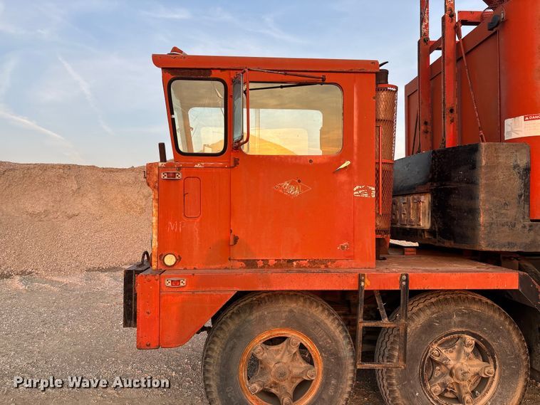 image for item FC5544 1975 FMC 75T-080 convertible