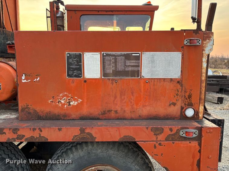 image for item FC5544 1975 FMC 75T-080 convertible