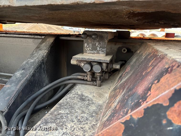 image for item FC5544 1975 FMC 75T-080 convertible