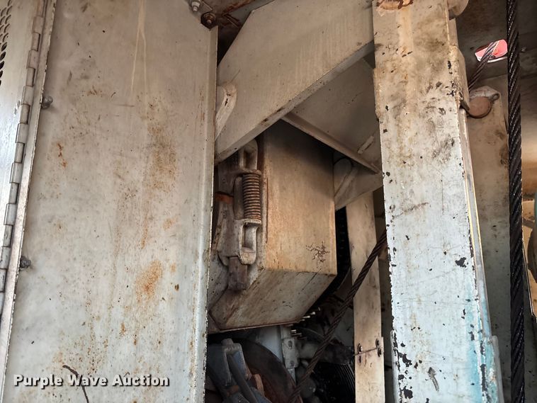 image for item FC5544 1975 FMC 75T-080 convertible