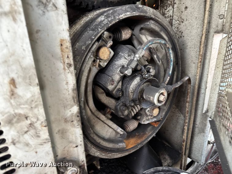 image for item FC5544 1975 FMC 75T-080 convertible