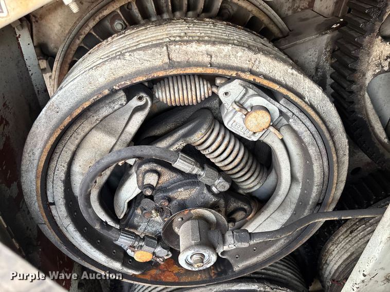 image for item FC5544 1975 FMC 75T-080 convertible