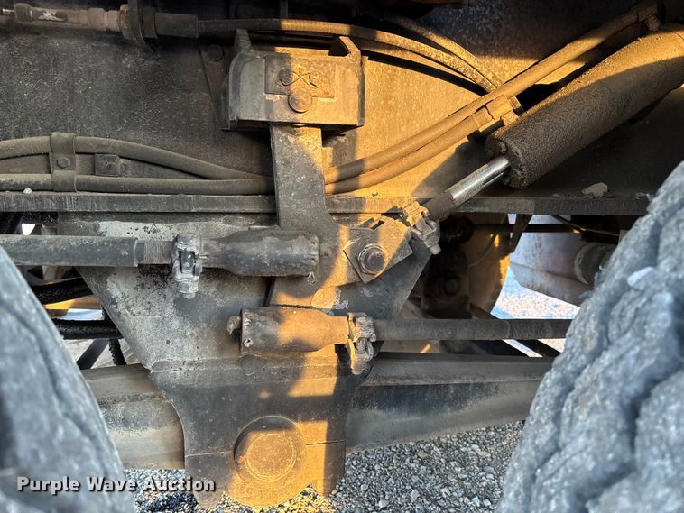 image for item FC5544 1975 FMC 75T-080 convertible