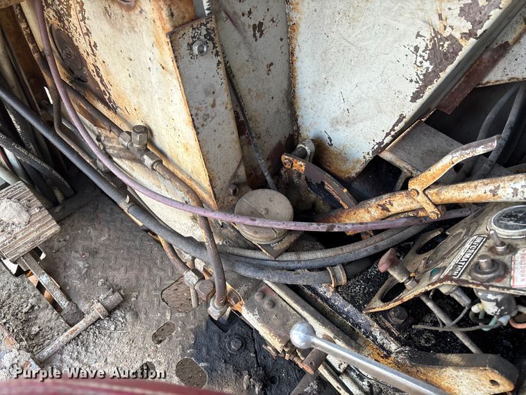 image for item FC5544 1975 FMC 75T-080 convertible