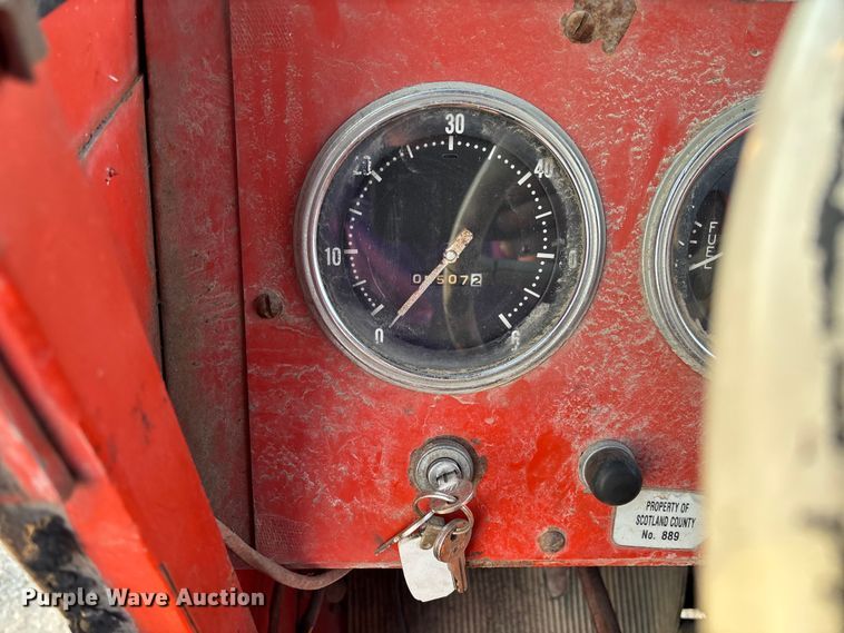 image for item FC5544 1975 FMC 75T-080 convertible