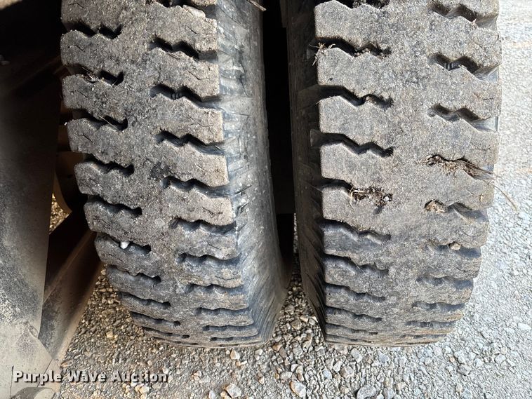 image for item FC5544 1975 FMC 75T-080 convertible