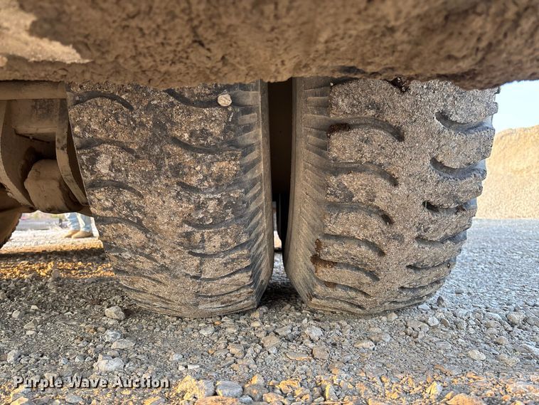 image for item FC5544 1975 FMC 75T-080 convertible