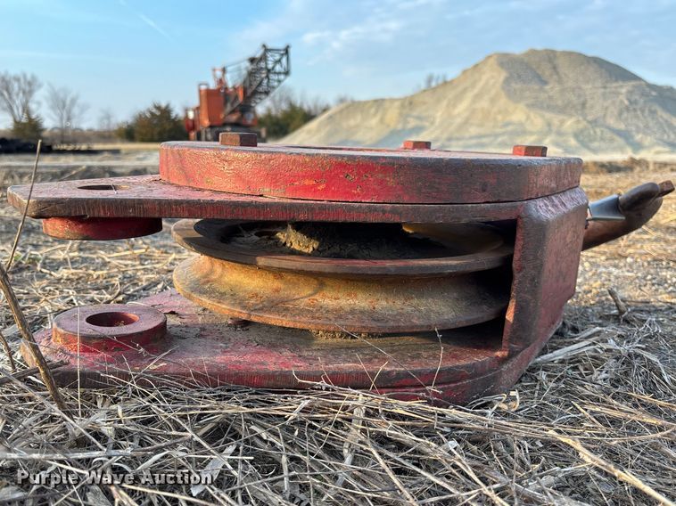 image for item FC5544 1975 FMC 75T-080 convertible