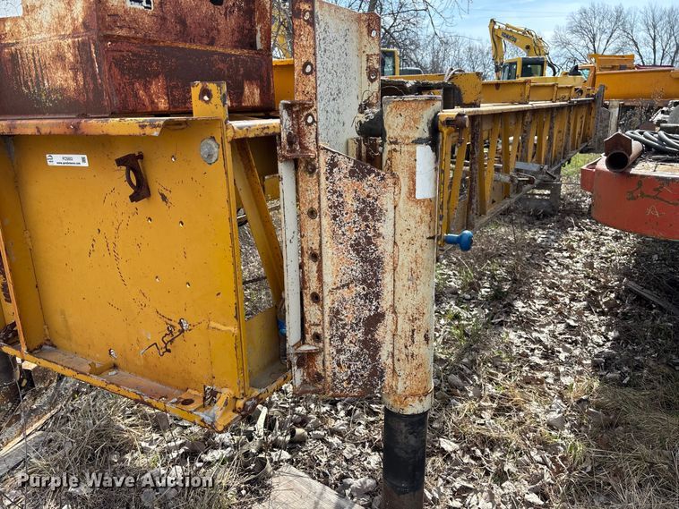 image for item FC5553 1987 Gomaco C-450 bridge deck finisher