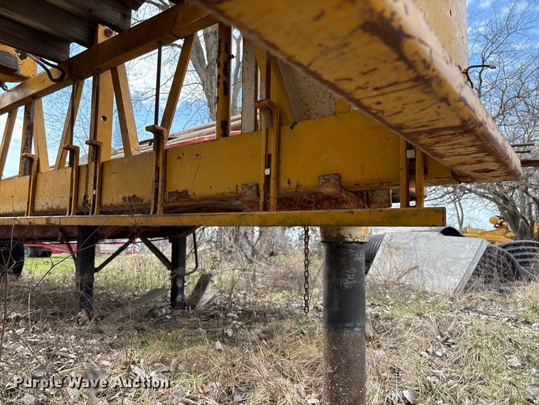 image for item FC5553 1987 Gomaco C-450 bridge deck finisher