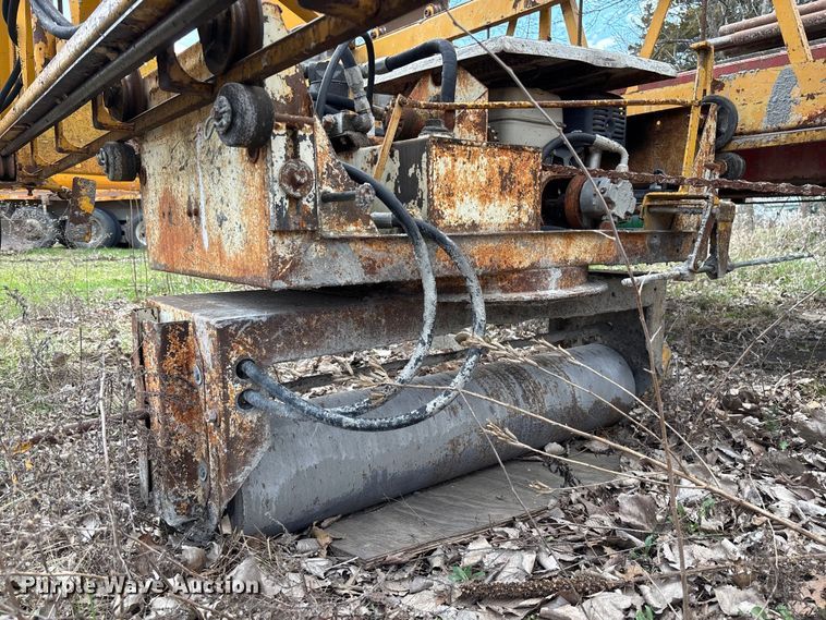 image for item FC5553 1987 Gomaco C-450 bridge deck finisher