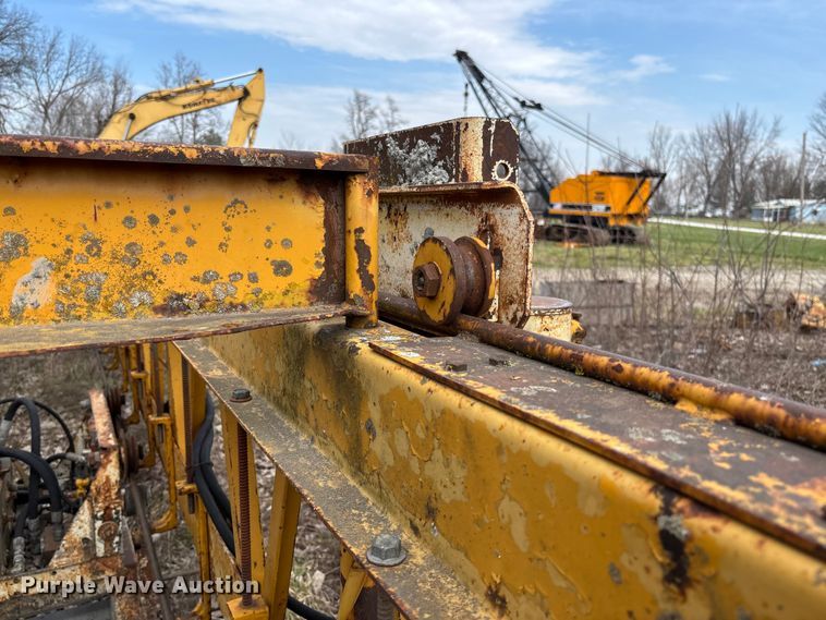 image for item FC5553 1987 Gomaco C-450 bridge deck finisher