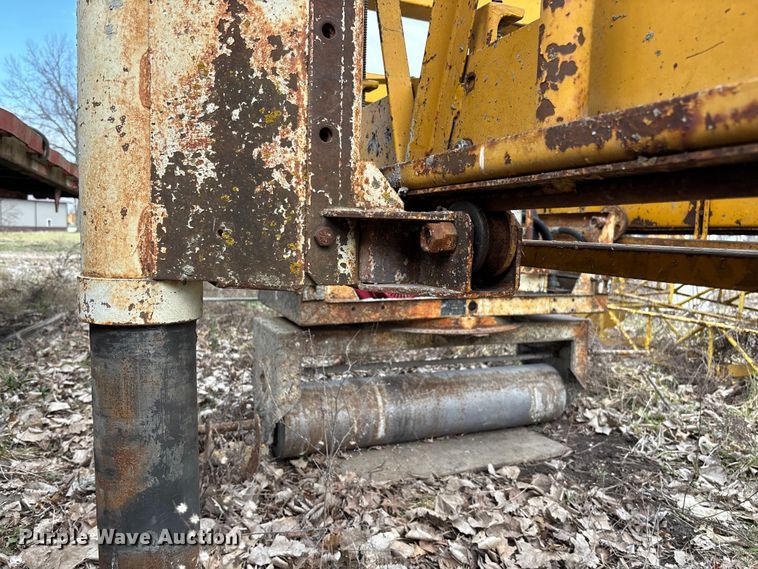 image for item FC5553 1987 Gomaco C-450 bridge deck finisher