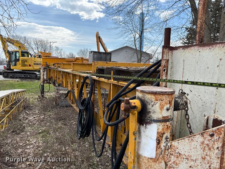 image for item FC5553 1987 Gomaco C-450 bridge deck finisher