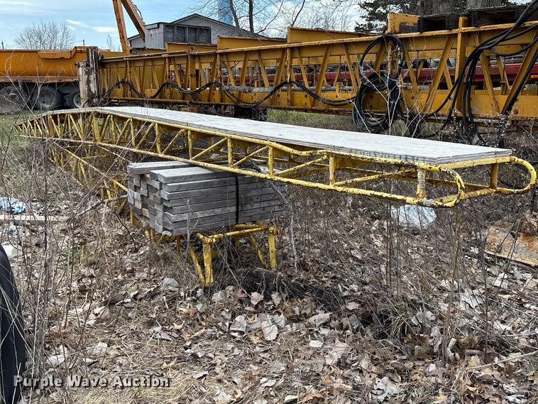 image for item FC5553 1987 Gomaco C-450 bridge deck finisher