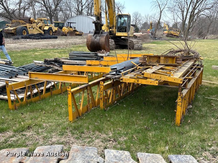 image for item FC5553 1987 Gomaco C-450 bridge deck finisher