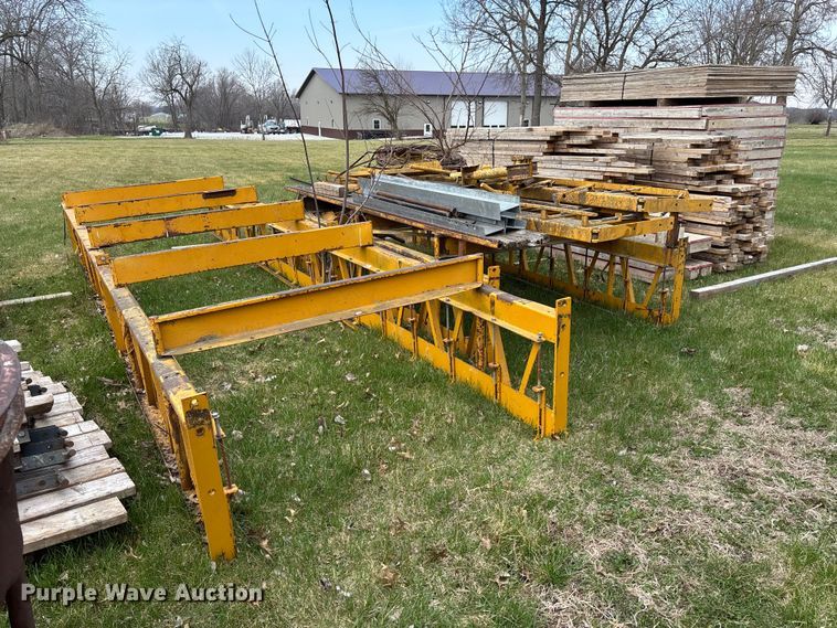 image for item FC5553 1987 Gomaco C-450 bridge deck finisher