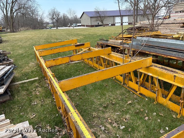 image for item FC5553 1987 Gomaco C-450 bridge deck finisher