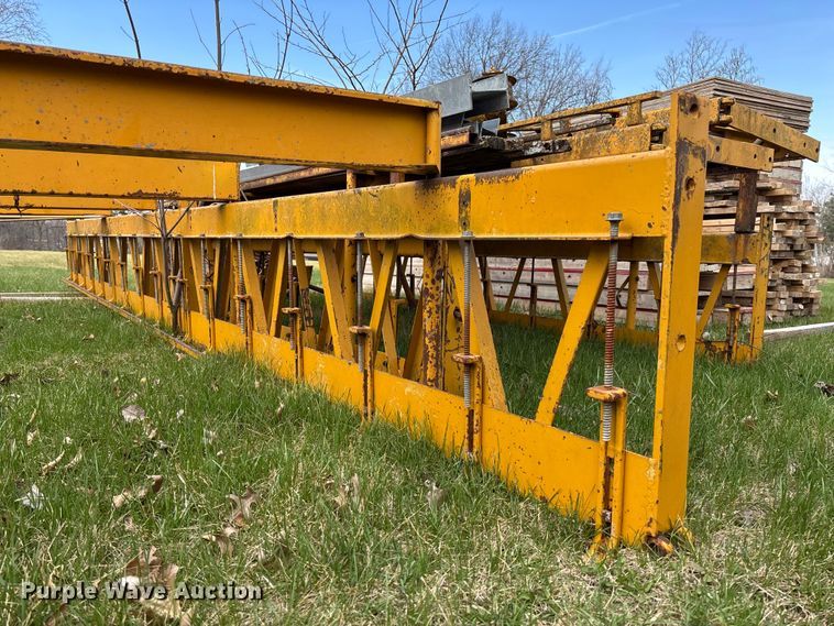 image for item FC5553 1987 Gomaco C-450 bridge deck finisher