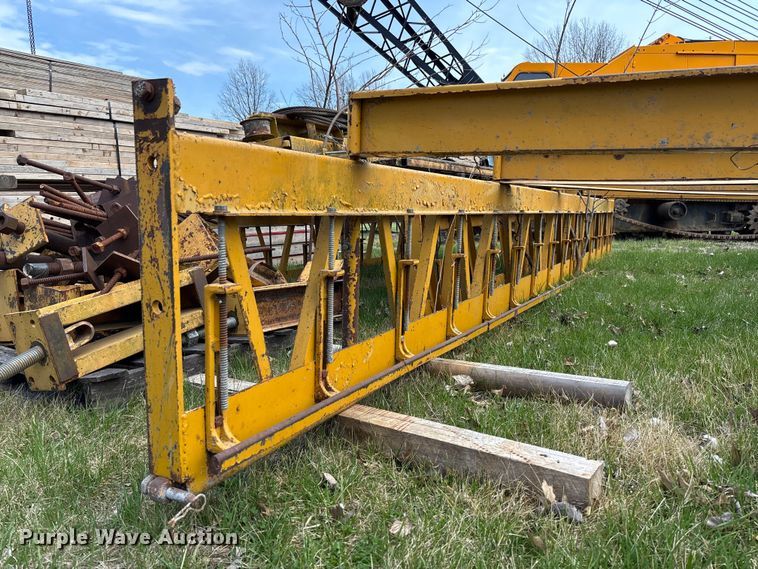 image for item FC5553 1987 Gomaco C-450 bridge deck finisher