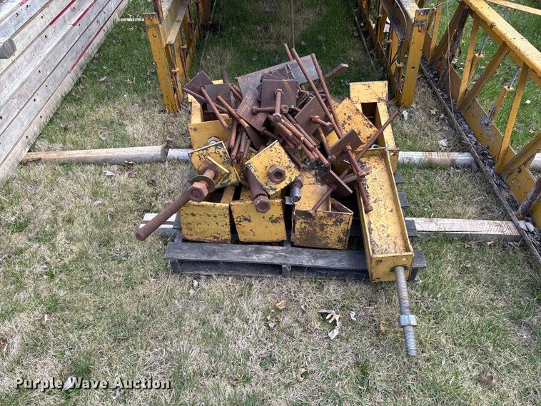 image for item FC5553 1987 Gomaco C-450 bridge deck finisher