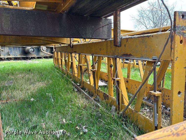 image for item FC5553 1987 Gomaco C-450 bridge deck finisher