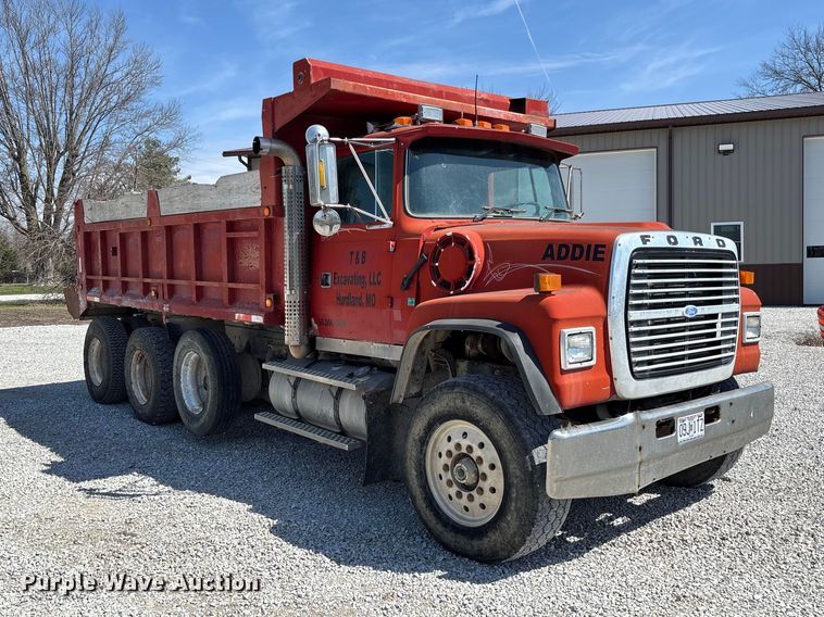 image for item FC5558 1995 Ford LT9000 dump truck