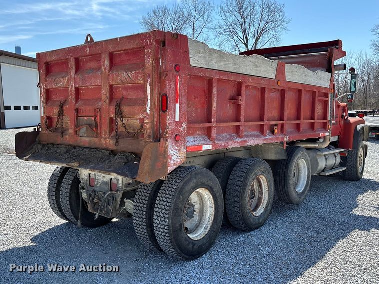 image for item FC5558 1995 Ford LT9000 dump truck