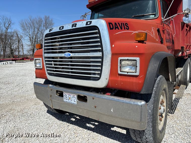 image for item FC5558 1995 Ford LT9000 dump truck
